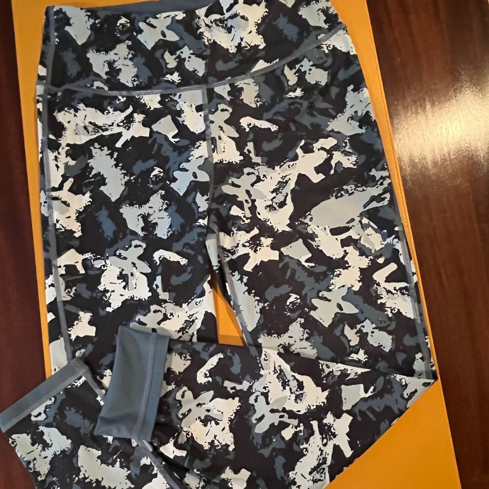 Blue camo reversible leggings